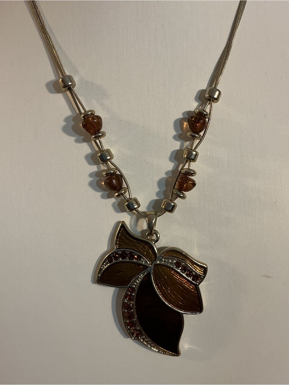 Kenneth Cole Signed Vintage Leaf Enamel Silver Tone Pendant Necklace